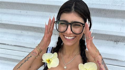 mia kalipha porno|Mia Khalifa Porn Videos 